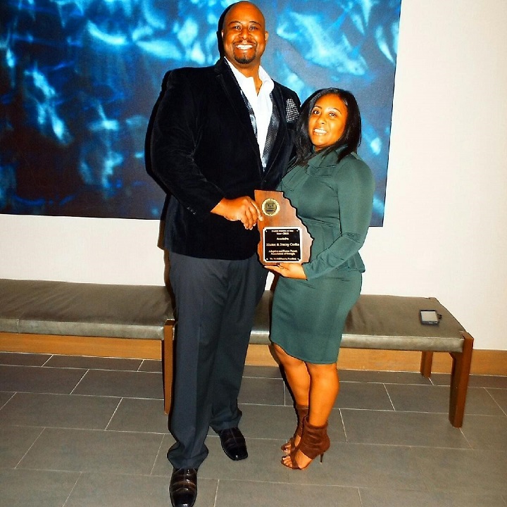 Couple receives plaque commemorating their selection as Foster Parents of the Year